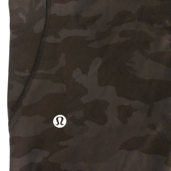 Lululemon Fast and Free 10” Camo Shorts Size 4 - Picture 5 of 8